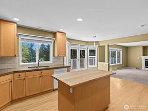 3136 NE 170th Avenue, Bellevue WA 98008