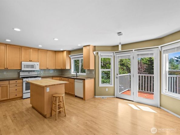 3136 NE 170th Avenue, Bellevue WA 98008