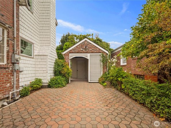 6022 Vassar Avenue NE, Seattle WA 98115