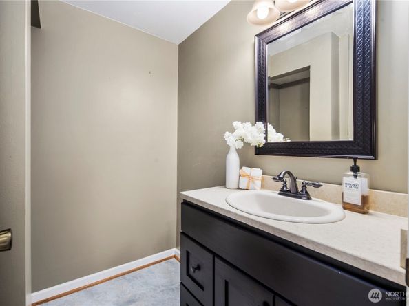 6022 Vassar Avenue NE, Seattle WA 98115