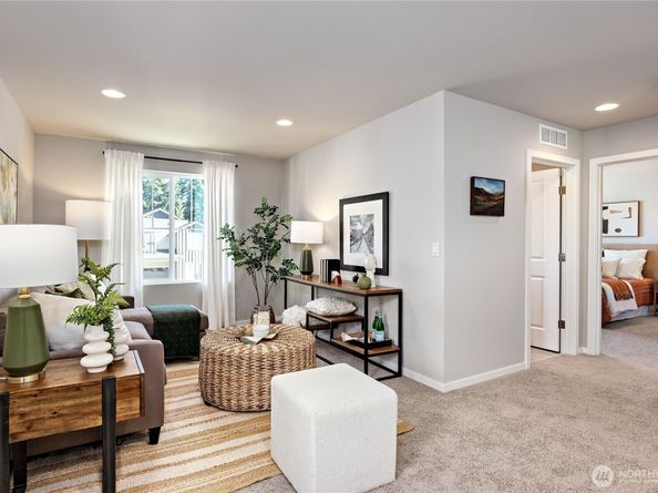 168 NE Shadowhawk Lane, Bremerton WA 98311