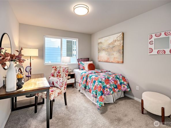 168 NE Shadowhawk Lane, Bremerton WA 98311