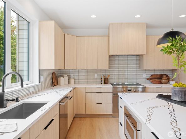11256 Evanston Avenue N, Seattle WA 98133