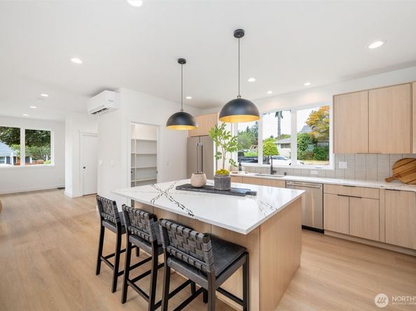 11256 Evanston Avenue N, Seattle WA 98133