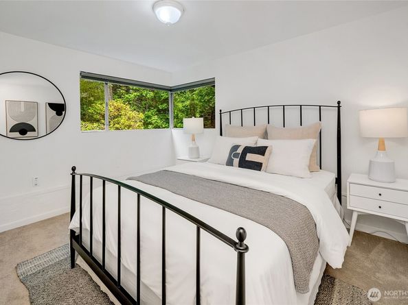 9724 Mercerwood Drive, Mercer Island WA 98040