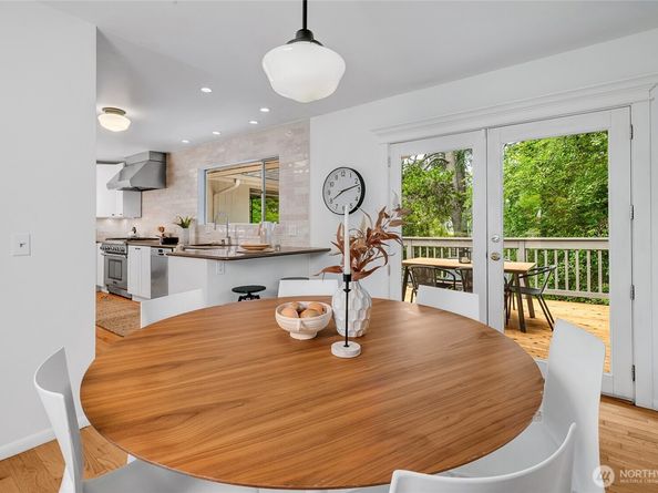 9724 Mercerwood Drive, Mercer Island WA 98040