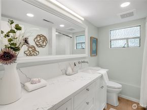 9724 Mercerwood Drive, Mercer Island WA 98040