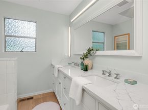 9724 Mercerwood Drive, Mercer Island WA 98040