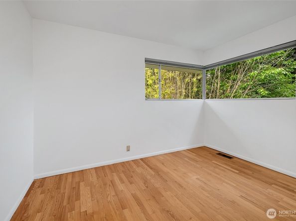 9724 Mercerwood Drive, Mercer Island WA 98040