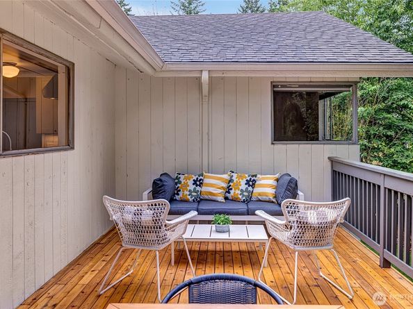 9724 Mercerwood Drive, Mercer Island WA 98040