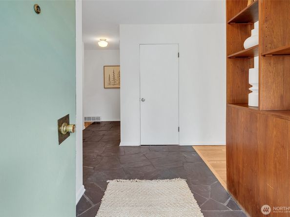 9724 Mercerwood Drive, Mercer Island WA 98040