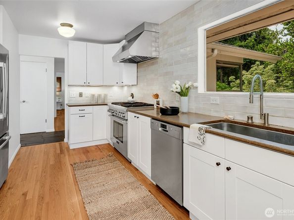 9724 Mercerwood Drive, Mercer Island WA 98040
