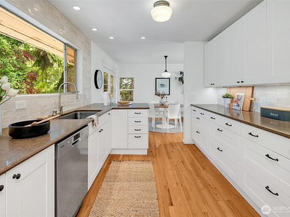 9724 Mercerwood Drive, Mercer Island WA 98040