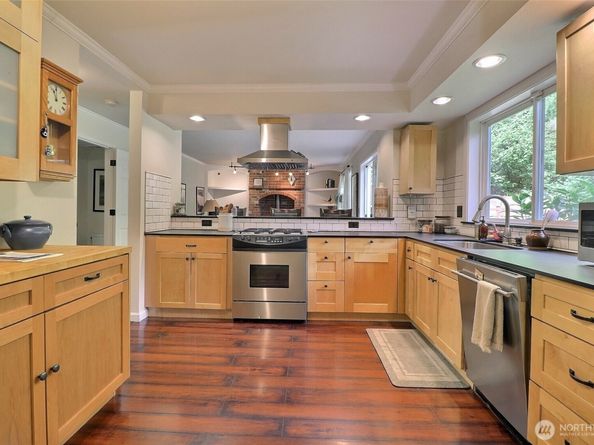 5578 Lynwood Center Road NE, Bainbridge Island WA 98110