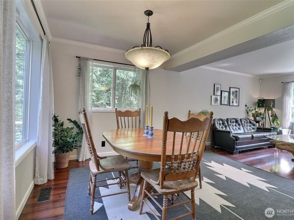 5578 Lynwood Center Road NE, Bainbridge Island WA 98110