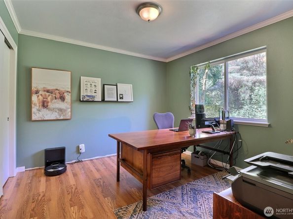 5578 Lynwood Center Road NE, Bainbridge Island WA 98110