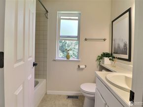 5578 Lynwood Center Road NE, Bainbridge Island WA 98110