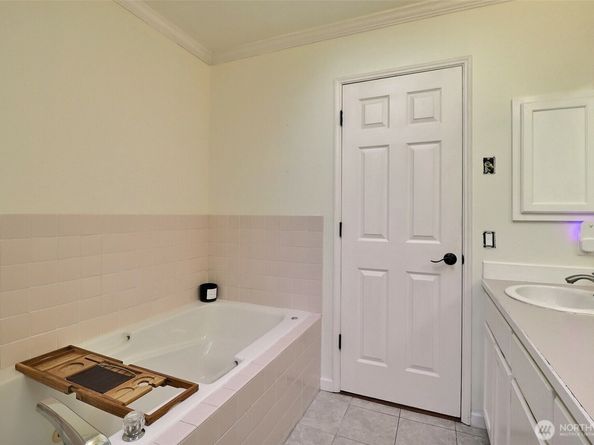 5578 Lynwood Center Road NE, Bainbridge Island WA 98110