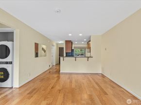 130 105th Avenue SE 108, Bellevue WA 98004