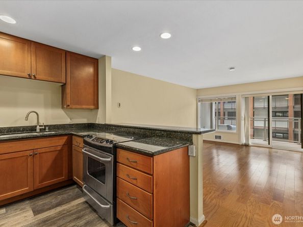 130 105th Avenue SE 108, Bellevue WA 98004