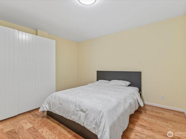 130 105th Avenue SE 108, Bellevue WA 98004