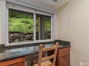 130 105th Avenue SE 108, Bellevue WA 98004