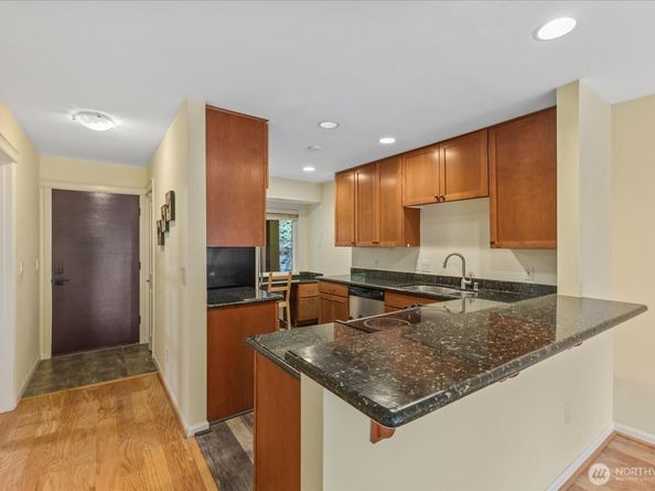 130 105th Avenue SE 108, Bellevue WA 98004