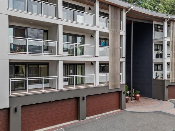 130 105th Avenue SE 108, Bellevue WA 98004