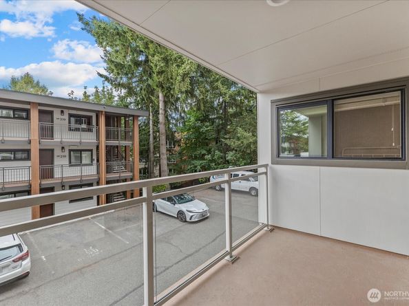 130 105th Avenue SE 108, Bellevue WA 98004