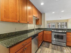 130 105th Avenue SE 108, Bellevue WA 98004