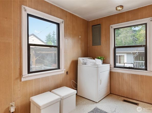 10045 1st Avenue S, Seattle WA 98168