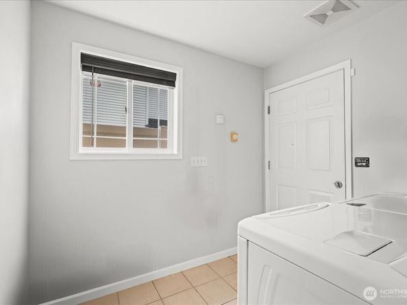 919 4th Avenue N, Kent WA 98032