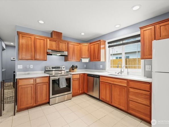 919 4th Avenue N, Kent WA 98032