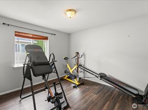 919 4th Avenue N, Kent WA 98032