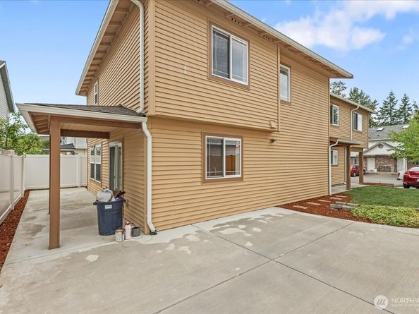 919 4th Avenue N, Kent WA 98032