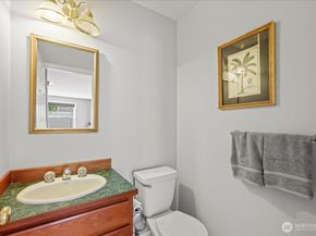 919 4th Avenue N, Kent WA 98032