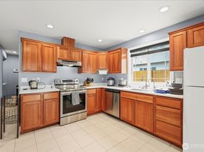 919 4th Avenue N, Kent WA 98032
