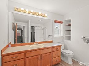 919 4th Avenue N, Kent WA 98032