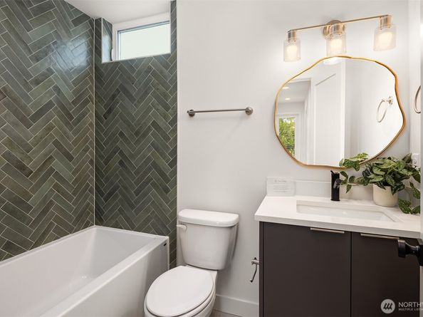 1611 N 50th Street, Seattle WA 98103
