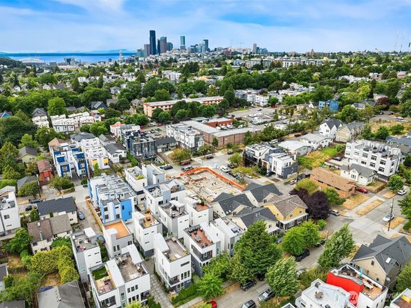 909 29th Avenue S, Seattle WA 98144