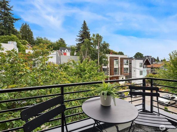 909 29th Avenue S, Seattle WA 98144