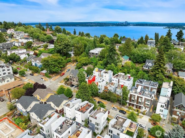 909 29th Avenue S, Seattle WA 98144