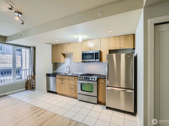 76 Cedar Street 806, Seattle WA 98121