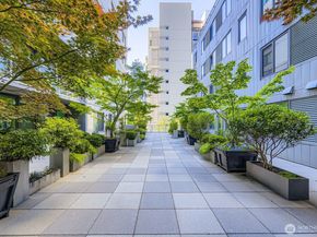 76 Cedar Street 806, Seattle WA 98121