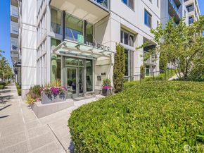 76 Cedar Street 806, Seattle WA 98121