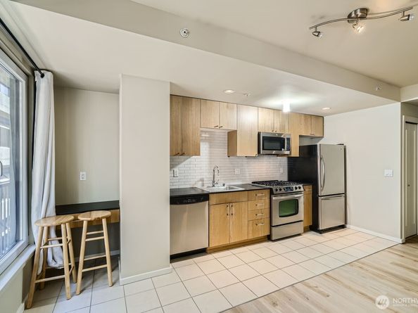 76 Cedar Street 806, Seattle WA 98121