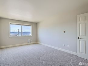 2514 57th Avenue SW 301, Seattle WA 98116