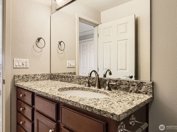 2514 57th Avenue SW 301, Seattle WA 98116
