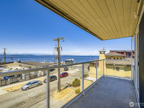 2514 57th Avenue SW 301, Seattle WA 98116