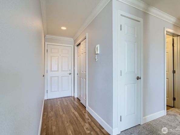 2514 57th Avenue SW 301, Seattle WA 98116